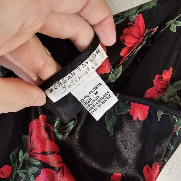 Morgan Taylor Intimates Women's M Peignor Set Black With Roses Robe & Nightie - Picture 7 of 10